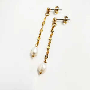 Freshwater pearl gold earrings